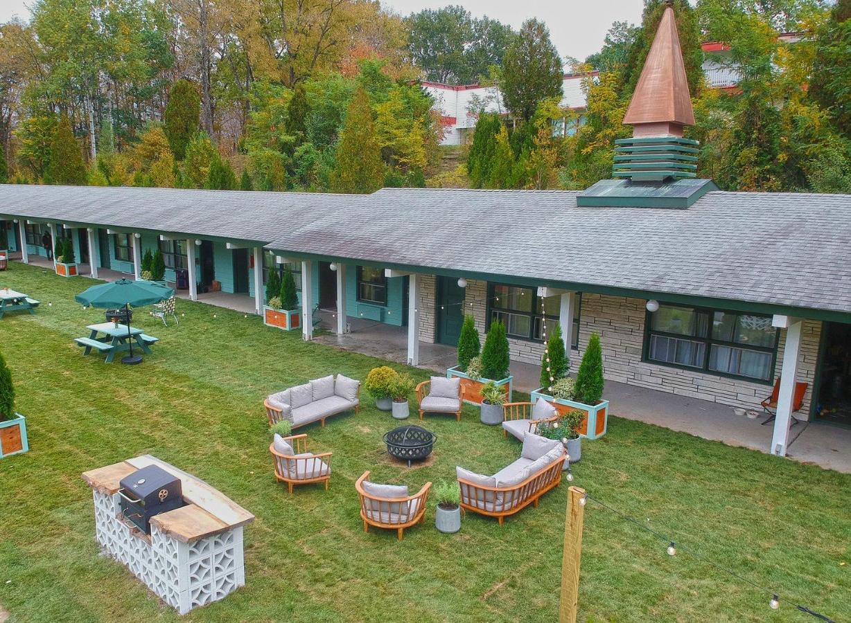 The Springs Motel New Ashford Εξωτερικό φωτογραφία