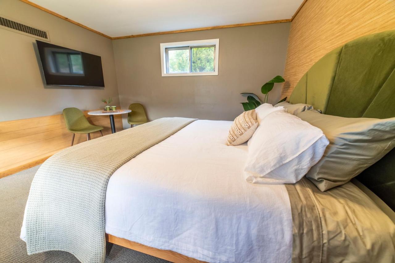 The Springs Motel New Ashford Εξωτερικό φωτογραφία