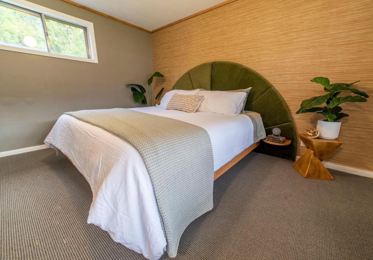 The Springs Motel New Ashford Εξωτερικό φωτογραφία