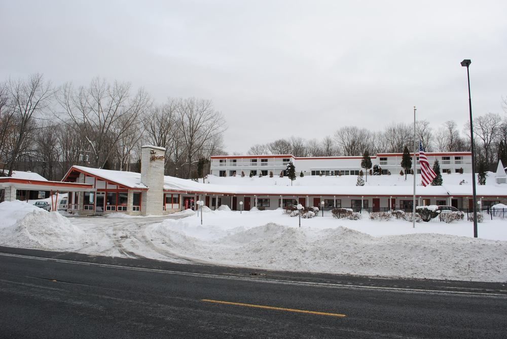 The Springs Motel New Ashford Εξωτερικό φωτογραφία